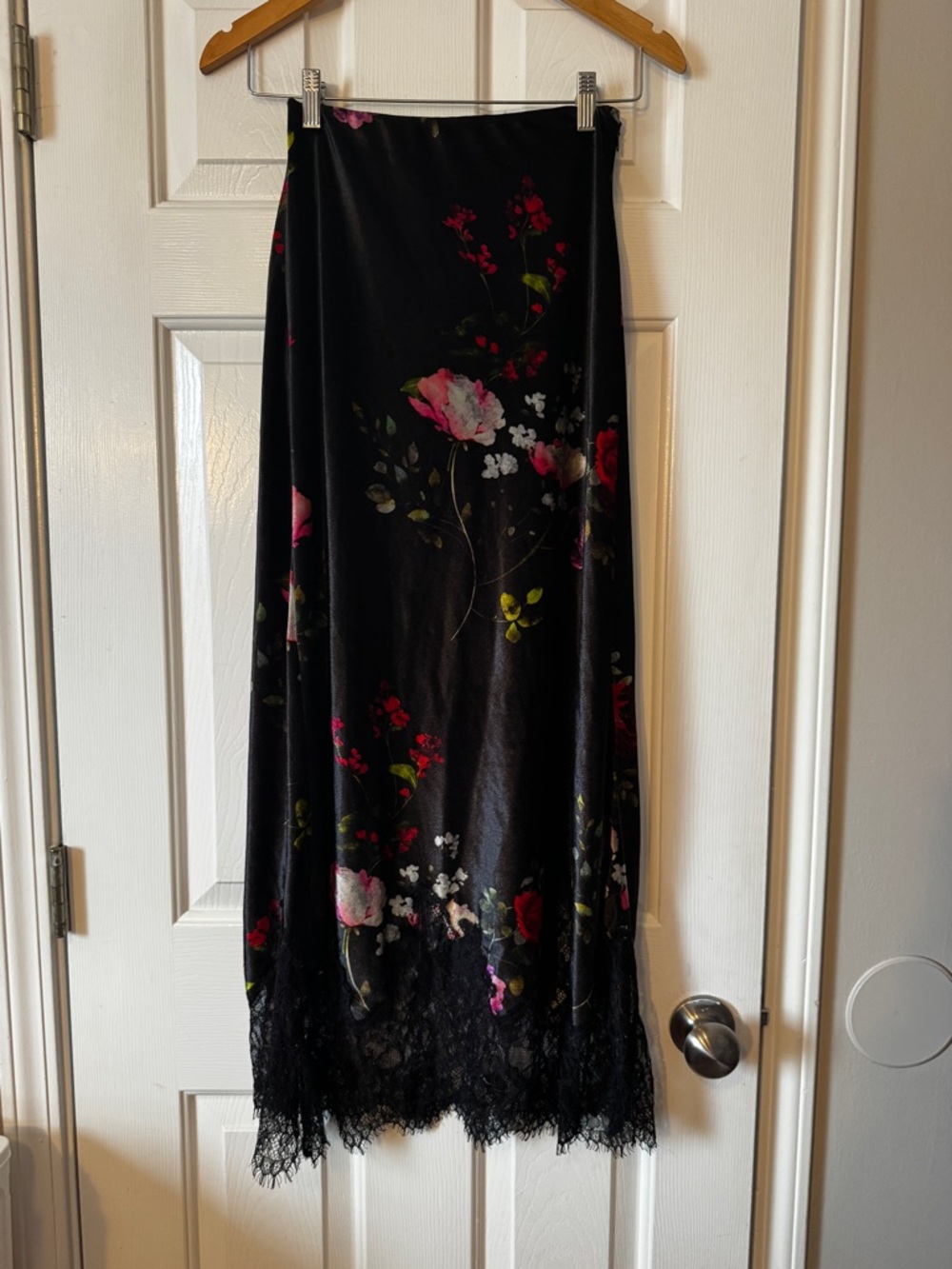 Alice + Olivia Mauve Floral Lace Trim Velvet Slip Skirt